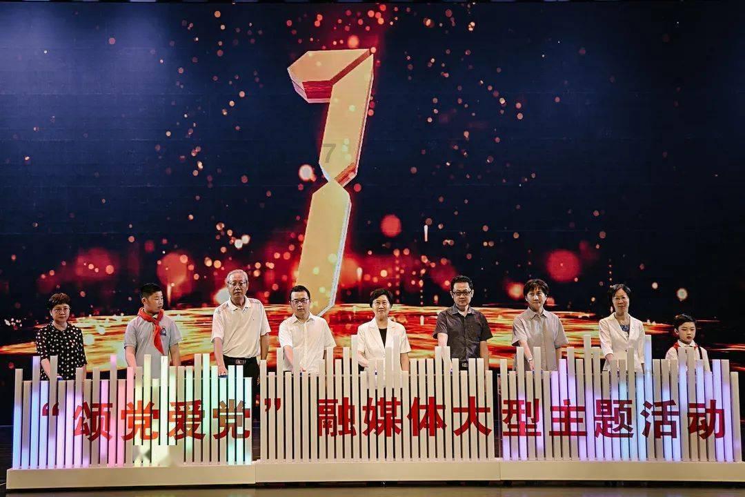 王伟主编:诗歌《森林之光》